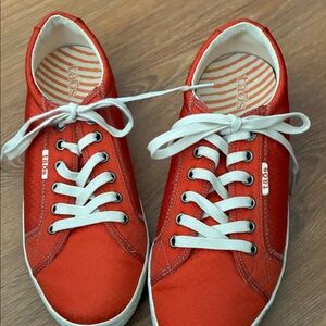 NWOT Taos Orange Lace-Up Sneakers